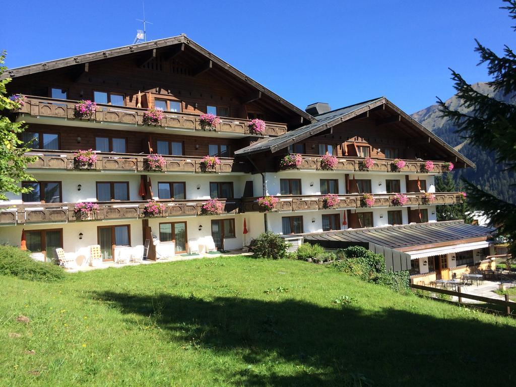 Suitehotel Kleinwalsertal Hirschegg  Exterior photo