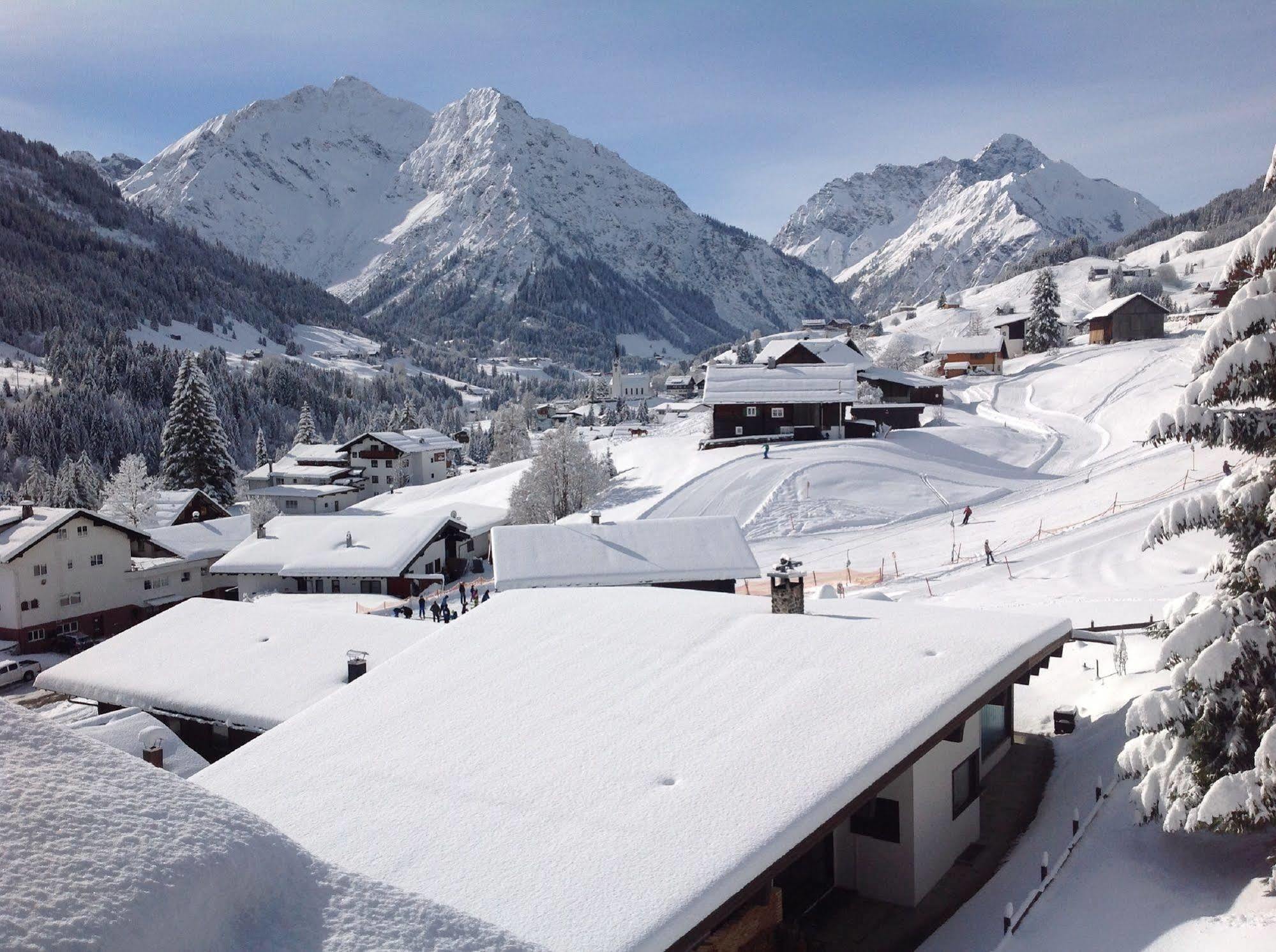 Suitehotel Kleinwalsertal Hirschegg  Exterior photo